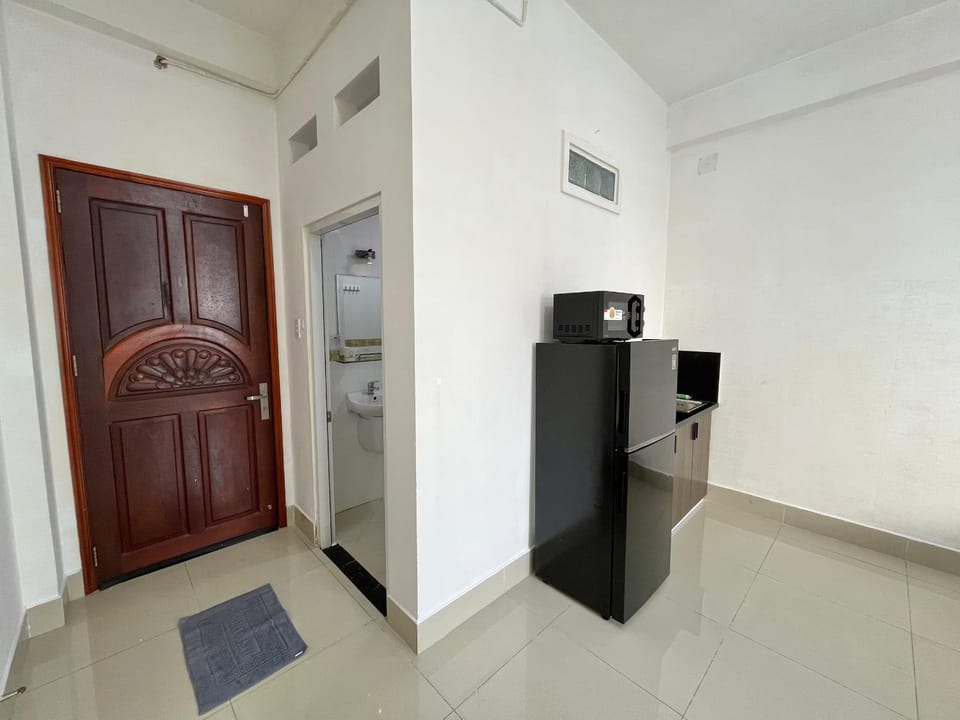 Kitchen or kitchenette, oven