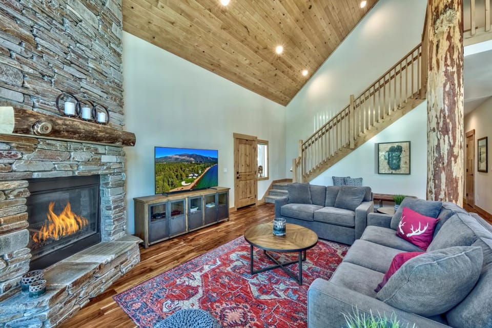 Crystal Crest: Mountain Views Games BBQ Pets House in Sierra Nevada