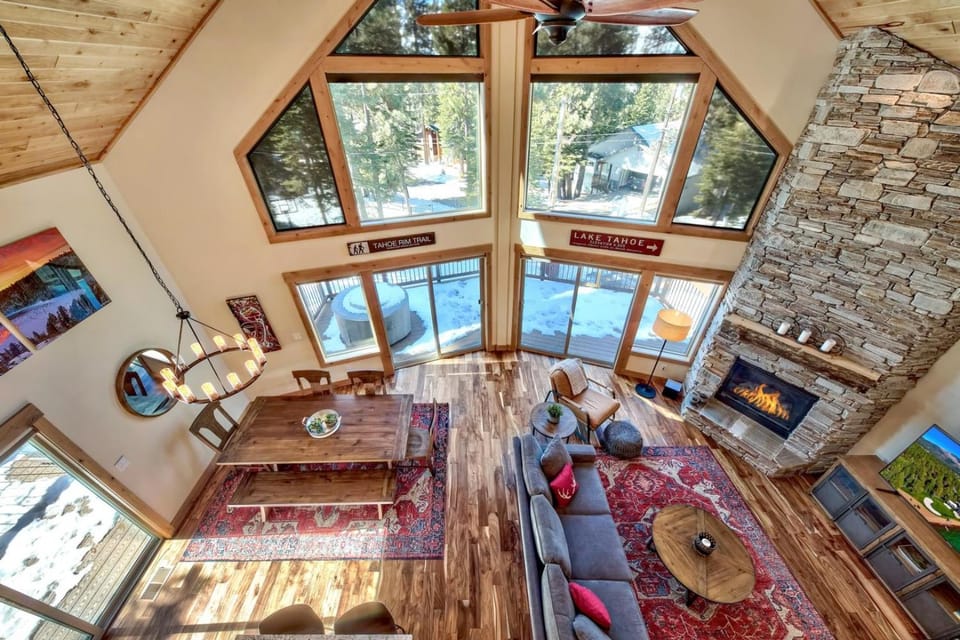 Day, Winter, View (from property/room), Balcony/Terrace, Living room, Seating area, Dining area, fireplace, furniture