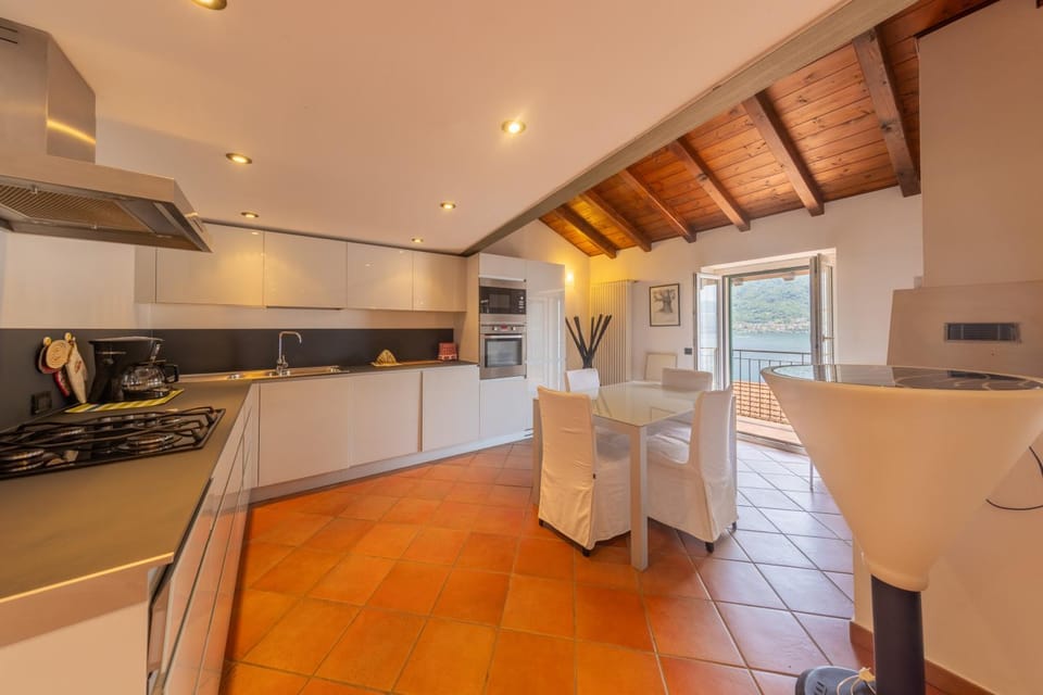 Como Lake Bright penthouse with breathtaking views Apartment in Tremezzina