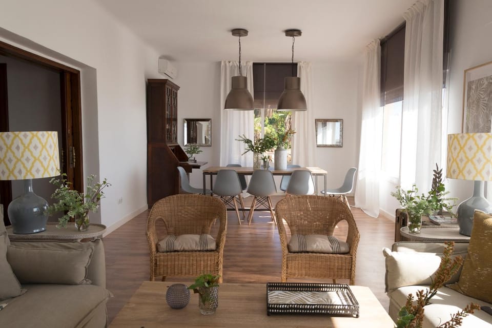 Living room, Dining area