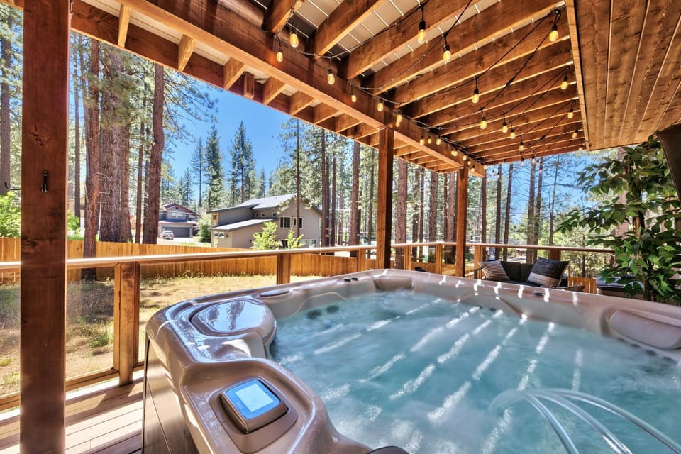 Day, Natural landscape, Hot Tub, Balcony/Terrace
