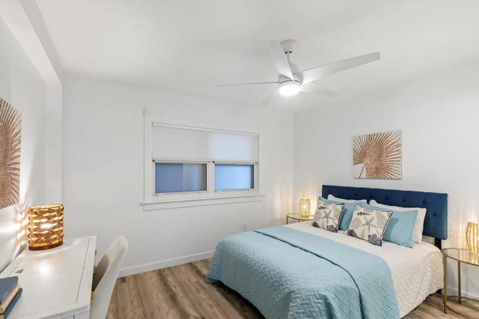 Bright 2BR Oceanview Condo Apartment in Key West