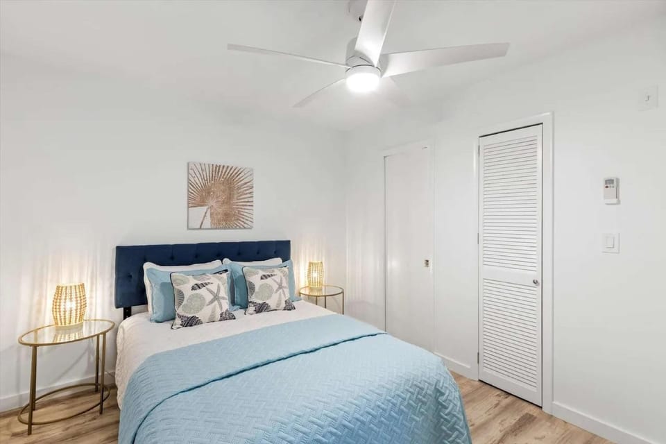 Bright 2BR Oceanview Condo Apartment in Key West