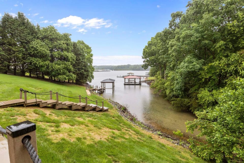 Lakefront Home w/ Covered Dock & Game Room House in Lake Norman