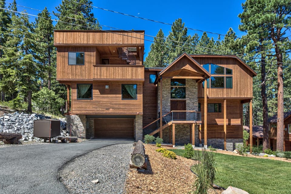 Property building, Natural landscape, Parking