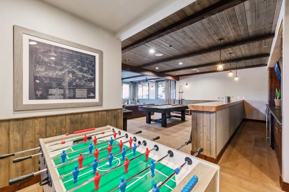 Billiard, Game Room, Seating area, furniture