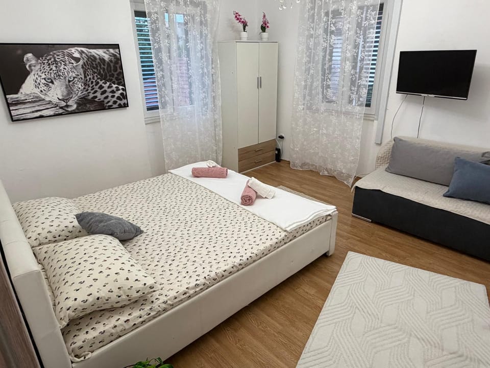 Property building, Bed