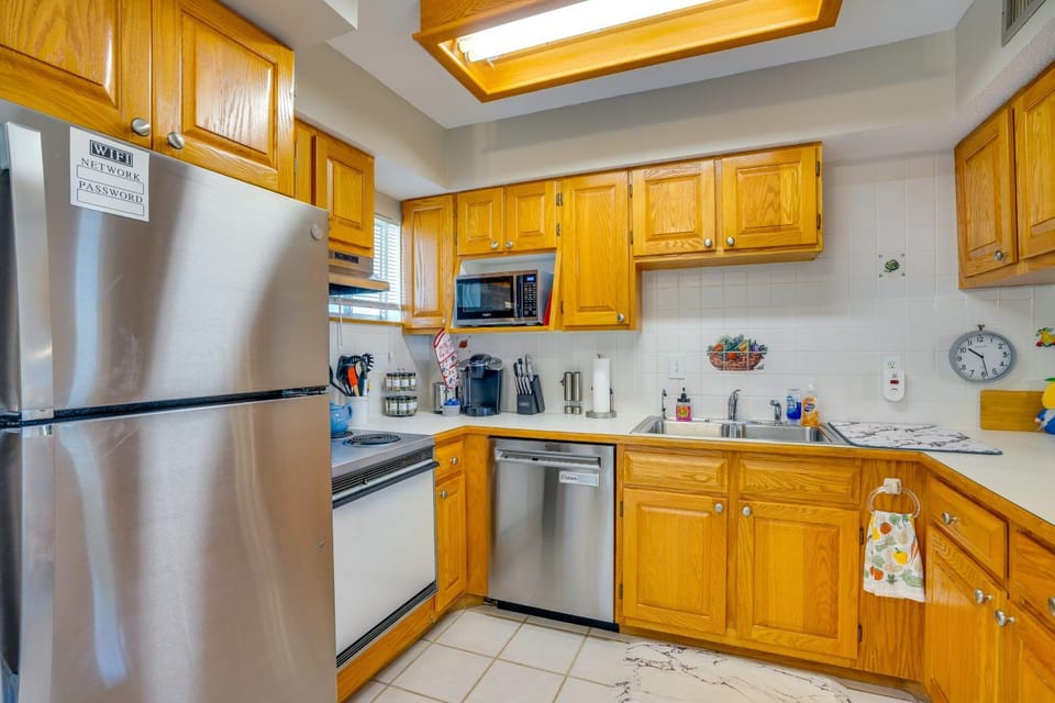 2 Mi to Sand! Port Charlotte Condo w/ Pool Access House in Charlotte Harbor