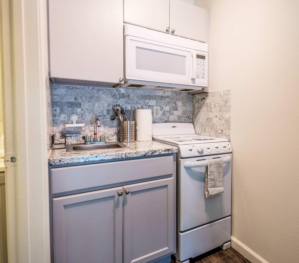 Chic AZ Studio Travel Nurses Welcome Apartment in Estrella Village