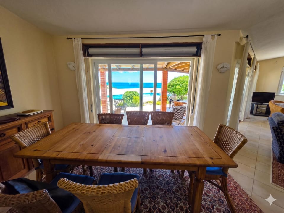 Dining area, Pool view, Sea view
