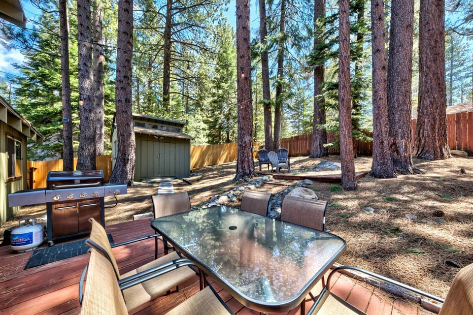 Day, Natural landscape, BBQ facilities, Dining area, furniture