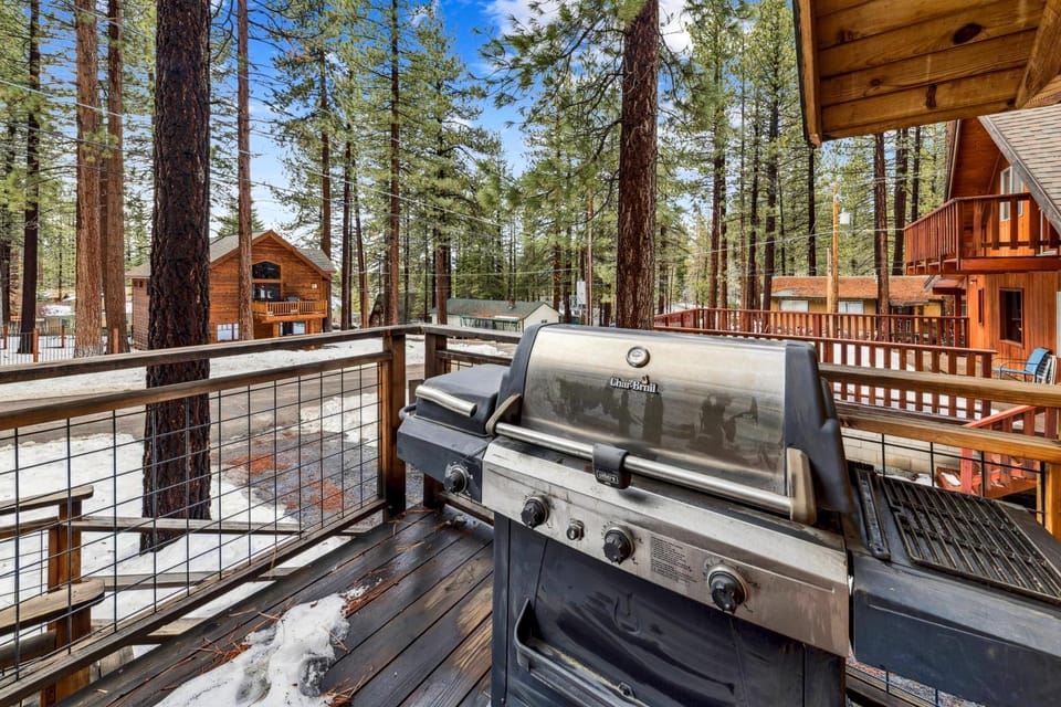 Property building, Day, Natural landscape, BBQ facilities, Balcony/Terrace