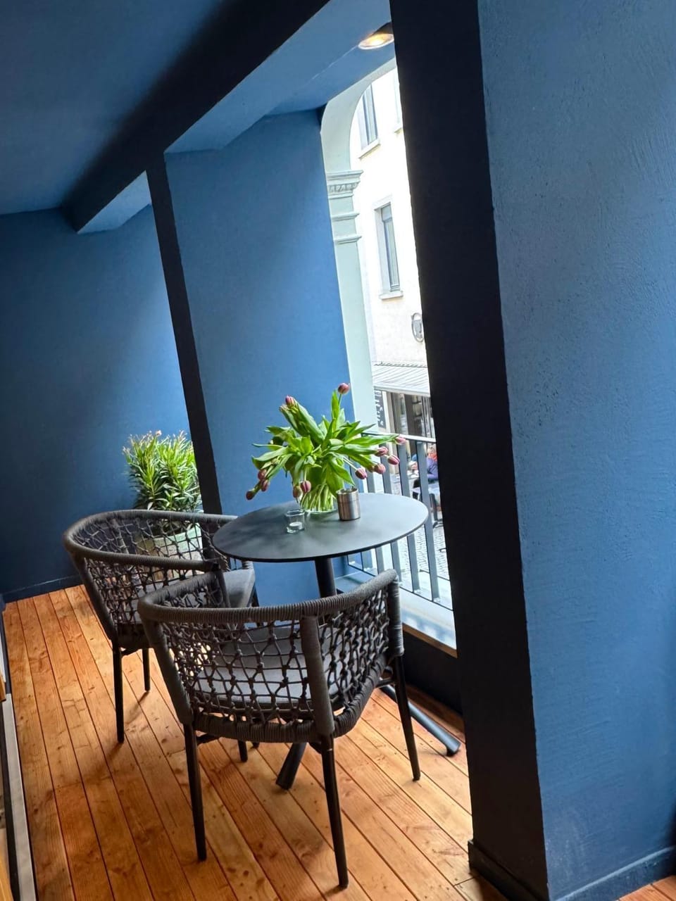 Property building, Balcony/Terrace, Balcony/Terrace, Seating area, Dining area, Food, Food, Lunch, Dinner, Dinner
