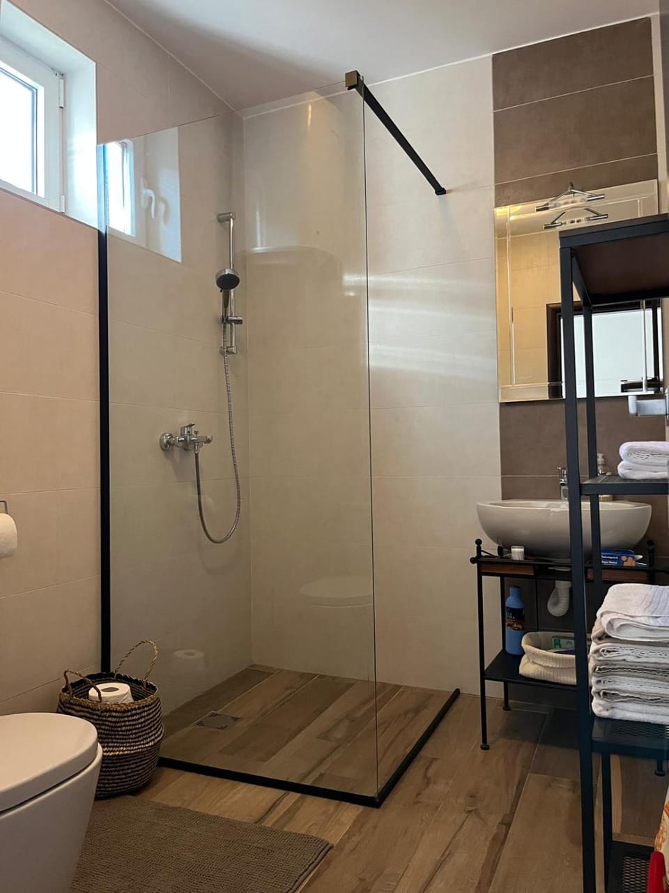 Shower, Toilet, Bathroom, towels