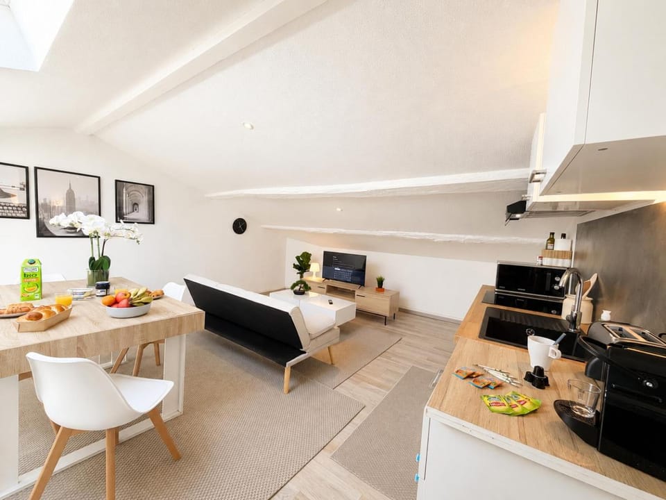 Kitchen or kitchenette, Living room, Seating area