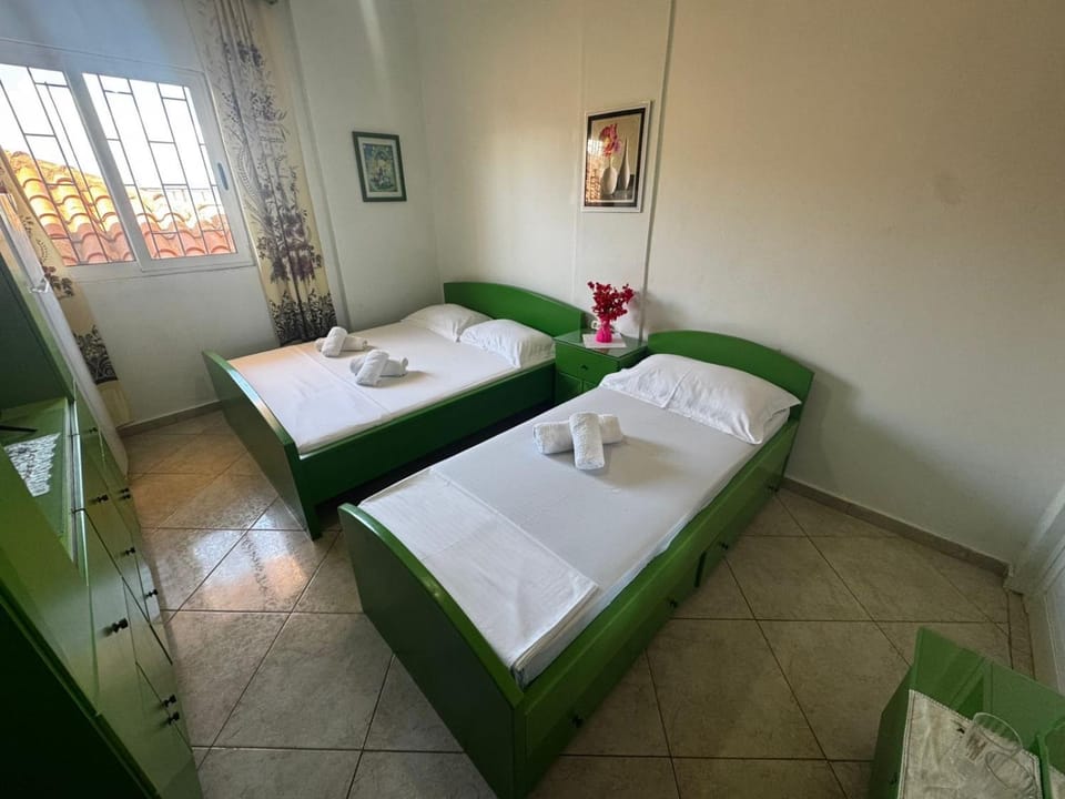 Denis Central Rooms Apartment in Sarandë