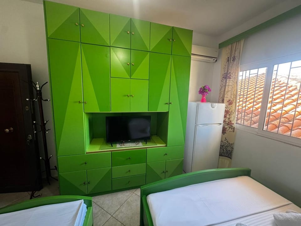 Denis Central Rooms Apartment in Sarandë