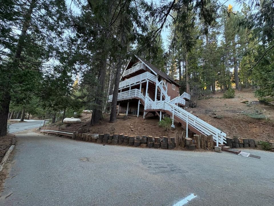 Yosemite West Retreat -A Frame Cabin- Inside the Park Cabin in Yosemite Park Way