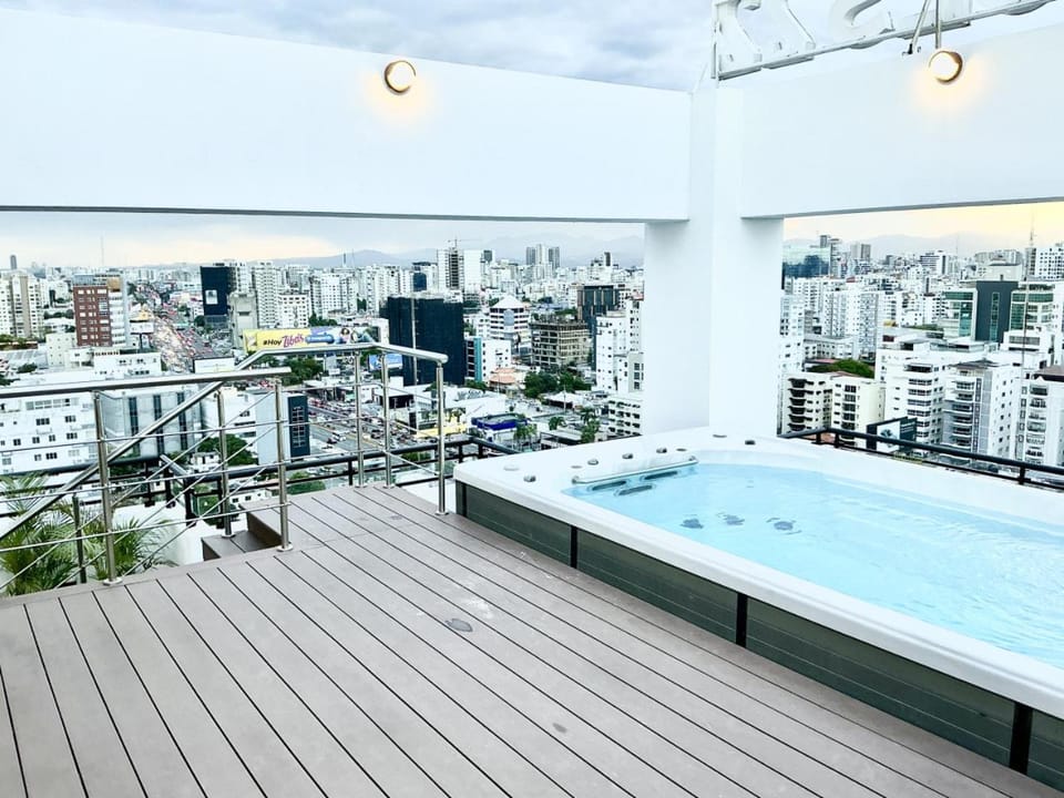 Property building, Balcony/Terrace, City view, Pool view