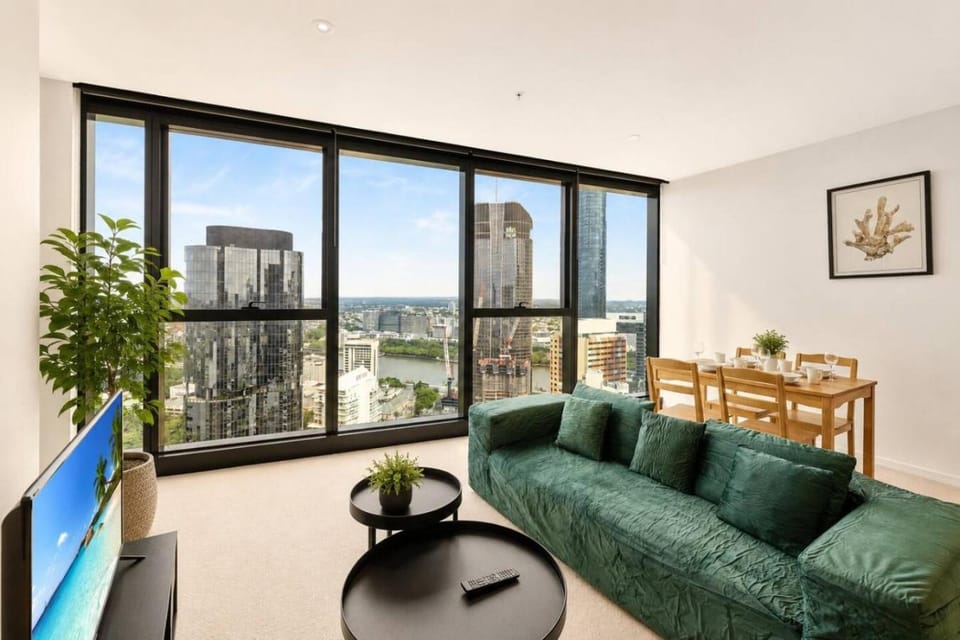 CBD Luxury 2B w Parking Sky View Apartment in Kangaroo Point