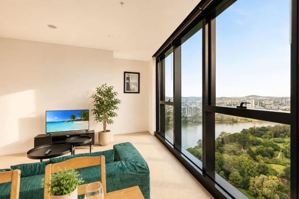 CBD Luxury 2B w Parking Sky View Apartment in Kangaroo Point