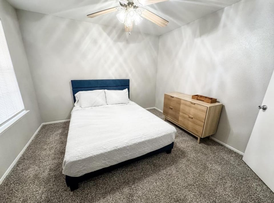 The Springs Modern and Stylish 2BR Near TX State Apartment in San Marcos
