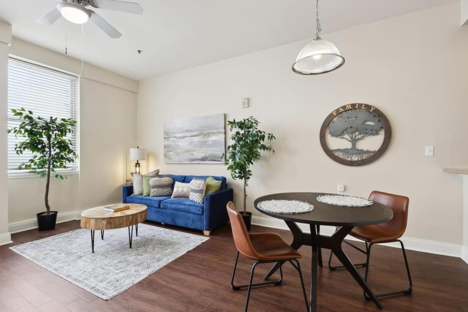 Suite Bleu 5 Min walk to Bourbon st Rooftop Pool Apartment in French Quarter