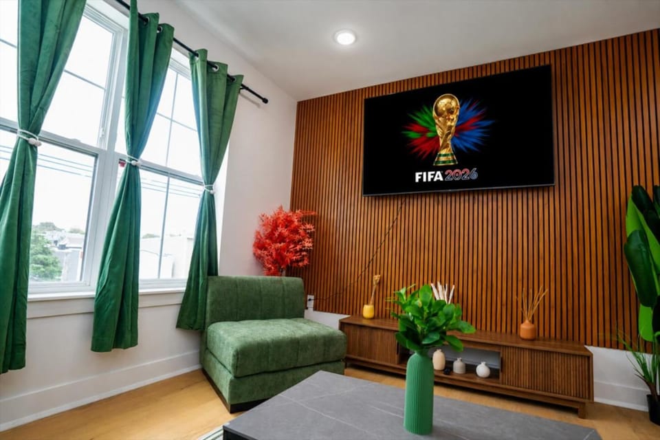 Communal lounge/ TV room, TV and multimedia, Living room, Seating area, Evening entertainment
