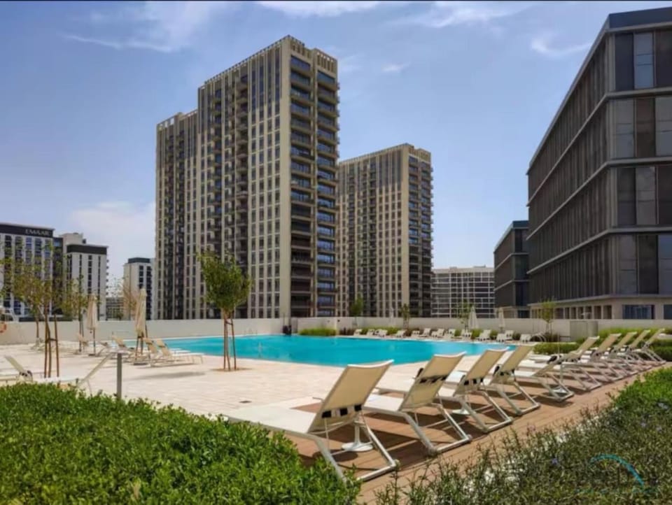 FIRST CLASS 1BR Bright Near Dubai Hills Mall Apartment in Dubai