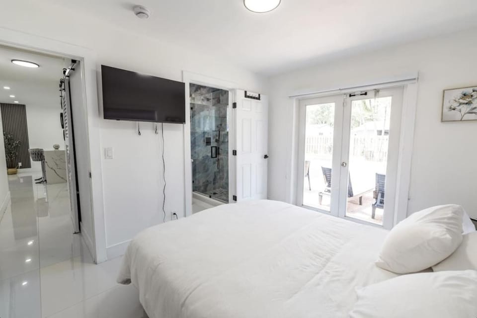 3BR Wilton Manor Cozy Home Just Minutes to The Drive and Beach House in Wilton Manors