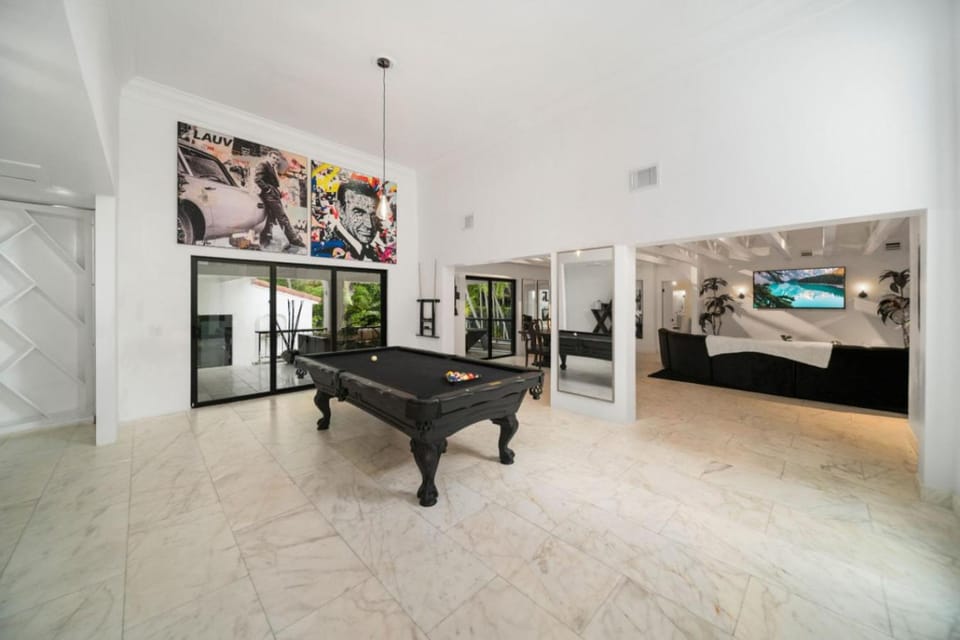 8BR Mansion Near Kiki by the River Miami Villa in Miami