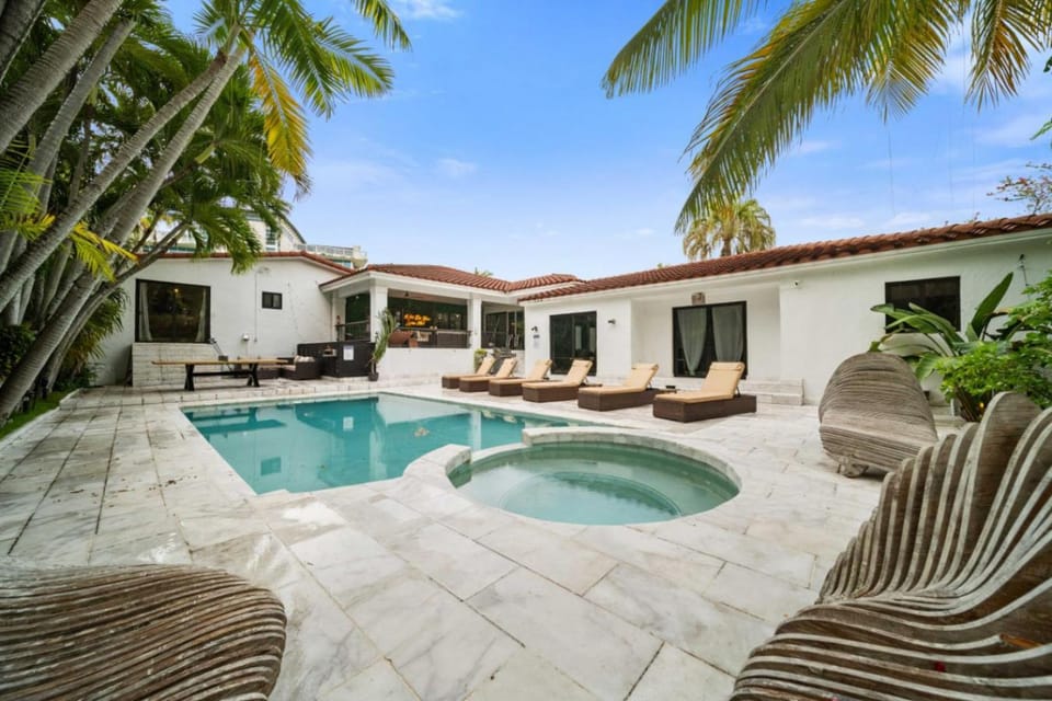 8BR Mansion Near Kiki by the River Miami Villa in Miami