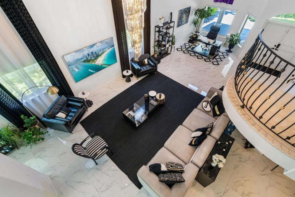 5BR Spacious Home in Best Miami Location with Private Pool House in Coral Gables