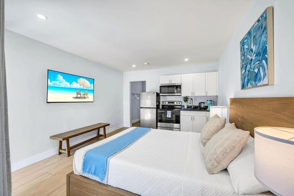 Hotel- Hawksbill 105, Beach and Pool Studio, Walkable Apartment in Lauderdale-by-the-Sea
