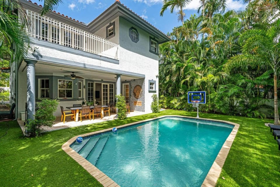 6BR Miami Shores Lush Green Spacious Villa Villa in Miami Shores