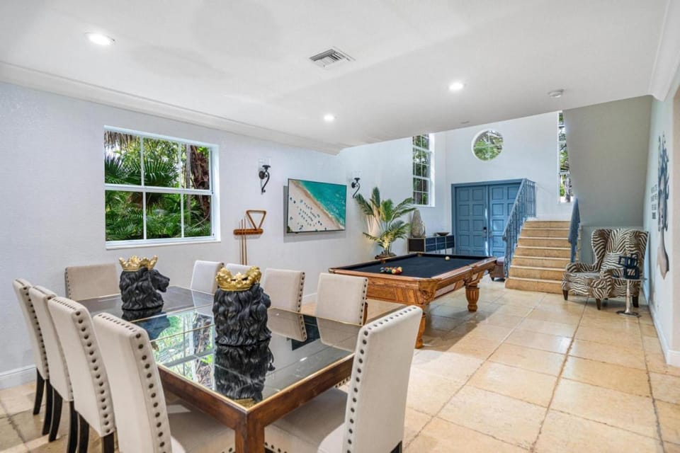 6BR Miami Shores Lush Green Spacious Villa Villa in Miami Shores