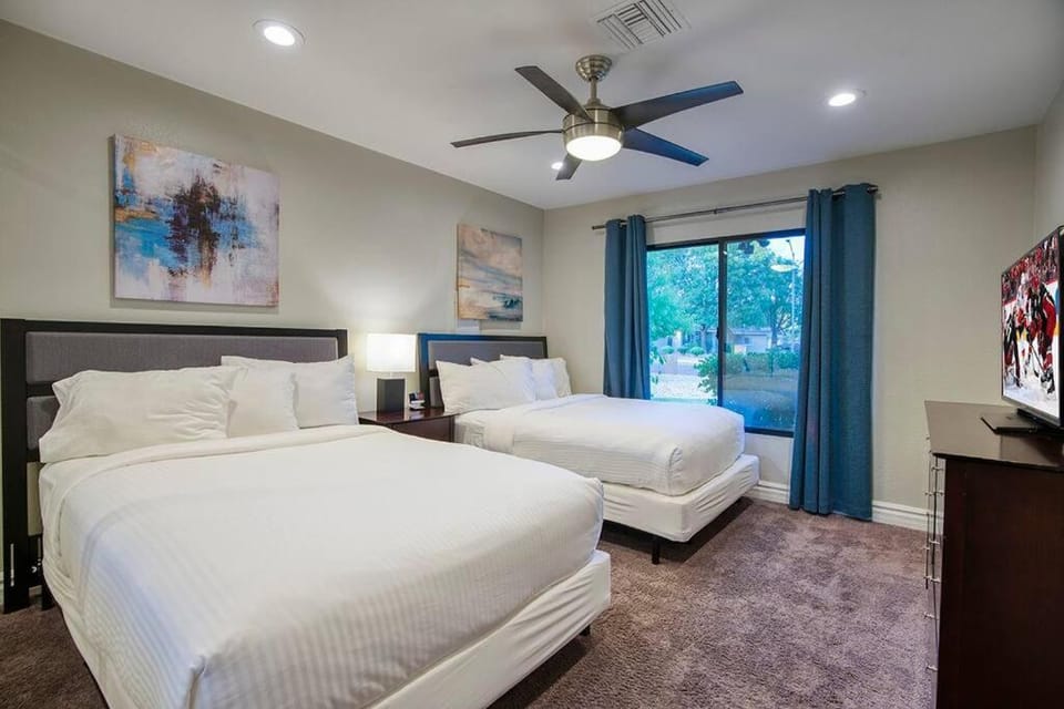 Private Pool Oasis with Hot Tub & Golf Simulator House in Scottsdale