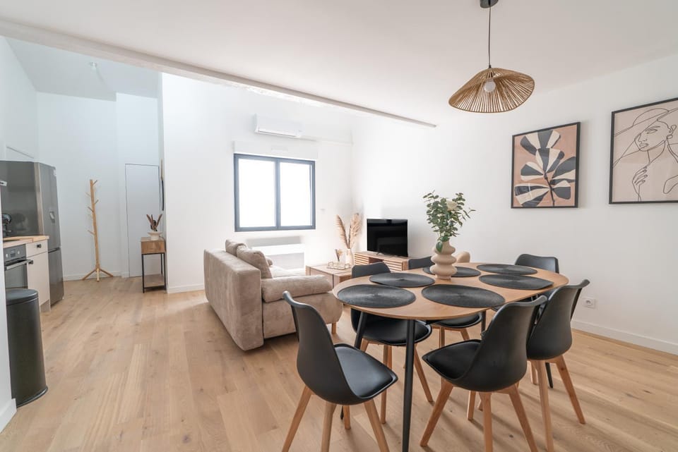 Living room, Dining area