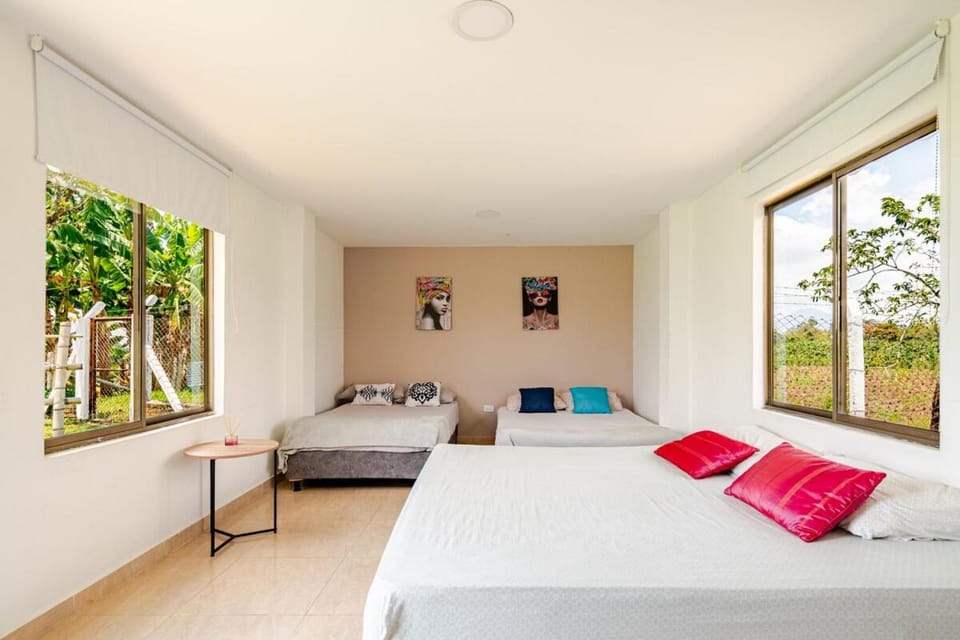 Casa campestre con piscina y jacuzzi en Pereira House in Risaralda