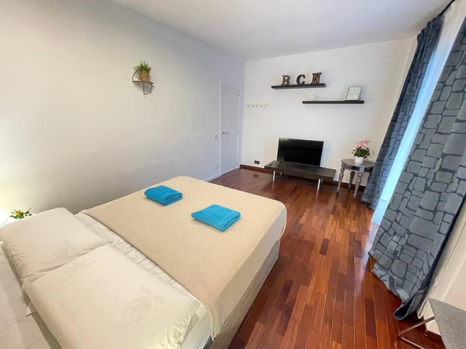 Rooms Paris50 Bed and Breakfast in Barcelona