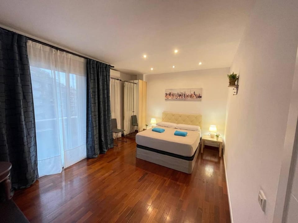 Rooms Paris50 Bed and Breakfast in Barcelona
