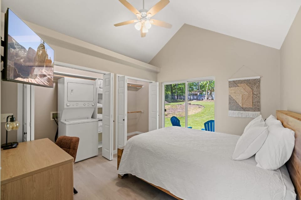 Modern 1BR With Garage and Yard Near Downtown CDA Apartment in Coeur dAlene
