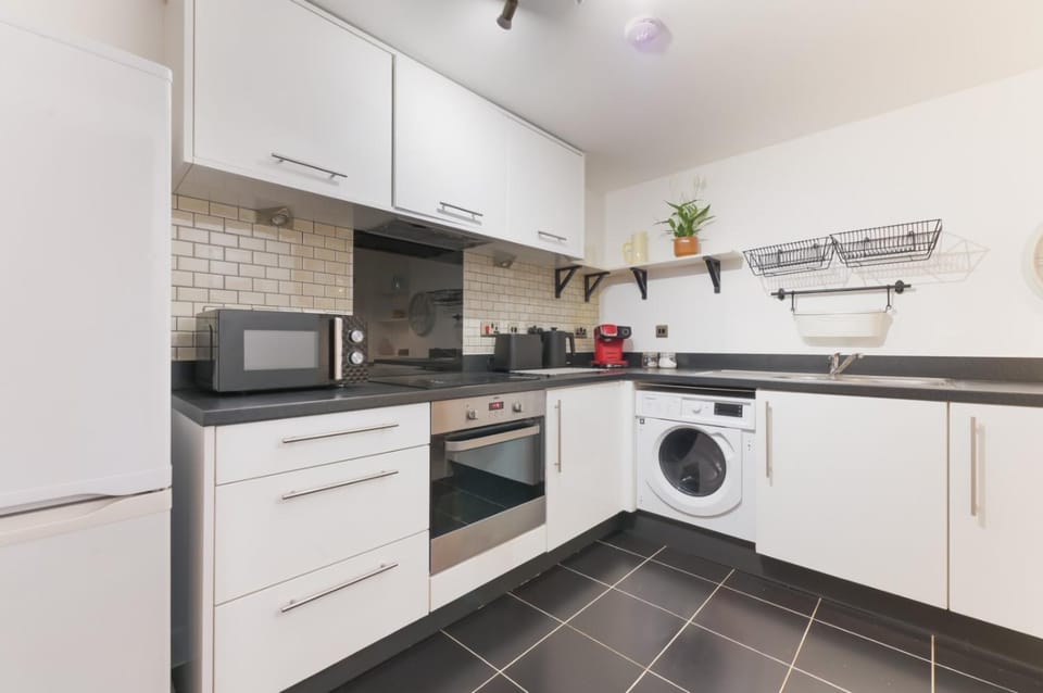 Clapham Apartment-Private Terrace-Easy Central Access Apartment in London