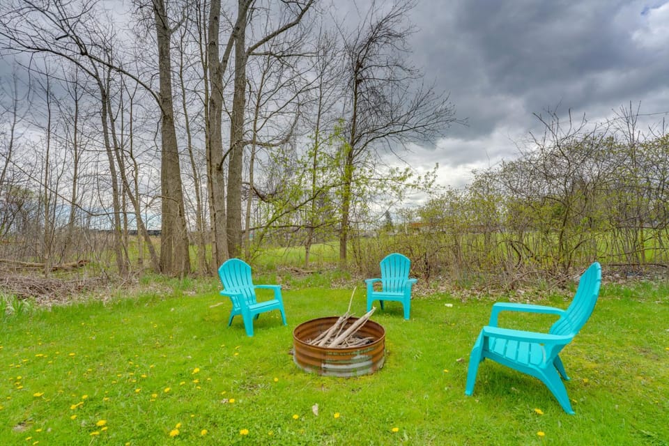 Fire Pit & Grill! Spacious Port Huron Home By Dtwn House in Port Huron