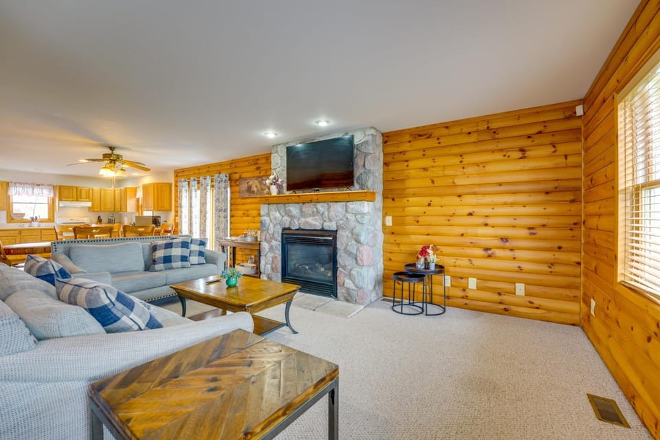 Fire Pit & Grill! Spacious Port Huron Home By Dtwn House in Port Huron