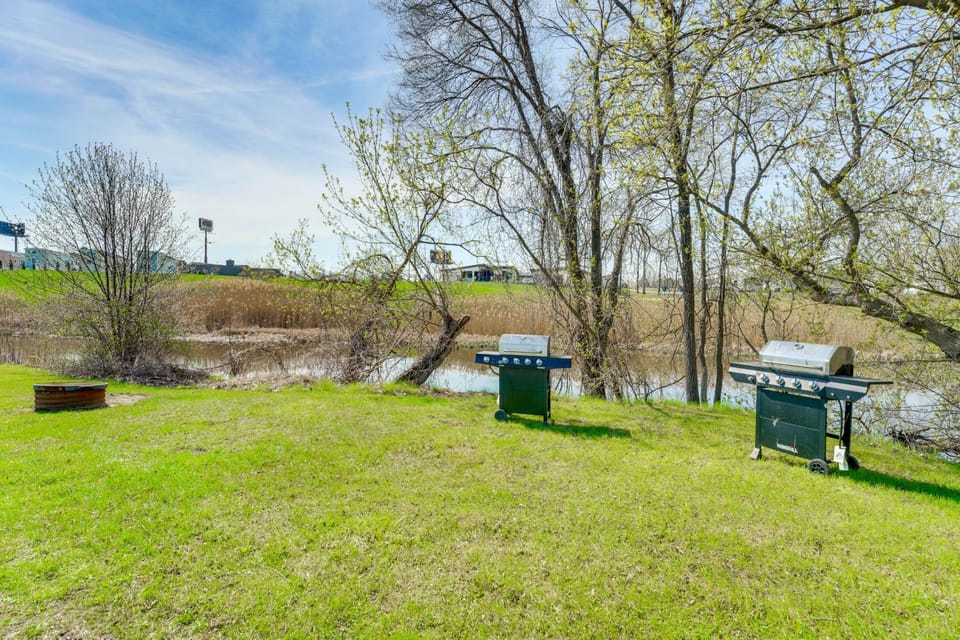 2 Mi to Downtown Port Huron! Couple's Getaway Apartment in Port Huron