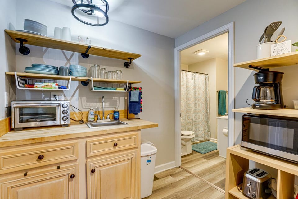 2 Mi to Downtown Port Huron! Couple's Getaway Apartment in Port Huron