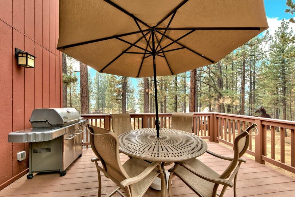 Sierra Trails Adventure - Ground floor living pets game room House in South Lake Tahoe