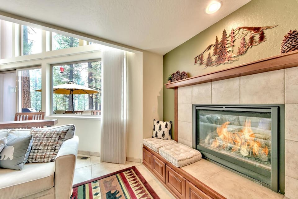 Sierra Trails Adventure - Ground floor living pets game room House in South Lake Tahoe